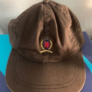 Tommy Hilfiger crest logo hat